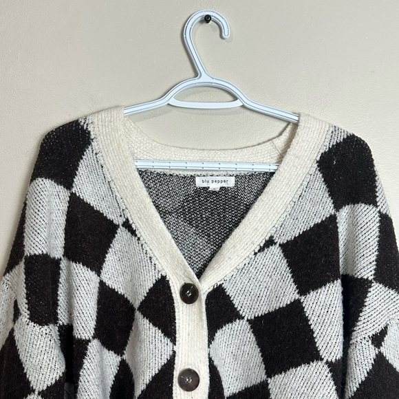 Blu Pepper Black & Cream Checkered Cardigan Size S Cropped Argyle Button Sweater - Picture 3 of 6